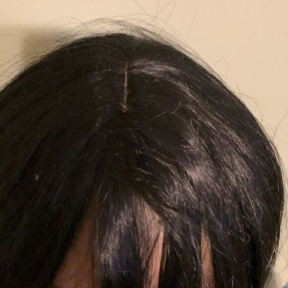 Beautiful Black Heat Resistant Synthetic Wig. Very soft. Feels real - Picture 5 of 13